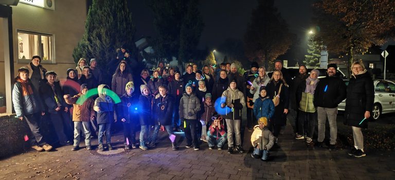 ✨ Rückblick auf unsere zweite Knicklichtwanderung – ein leuchtendes Erlebnis!