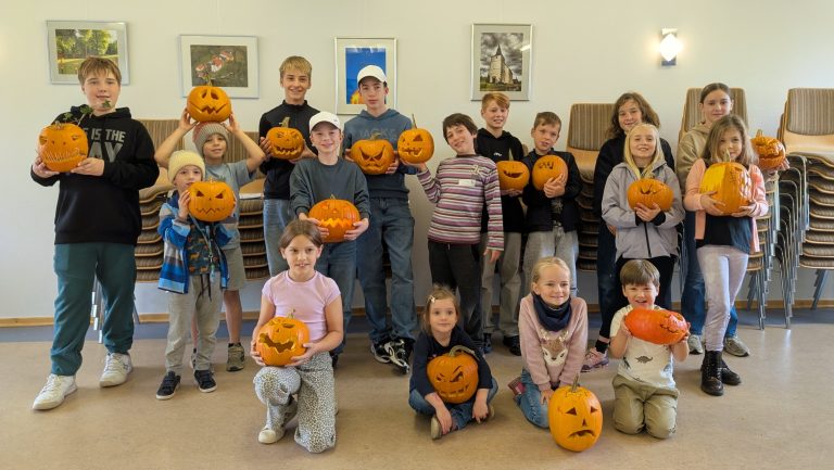 🎃 17 Kinder schnitzten Kürbisse beim Rhönklub Künzell